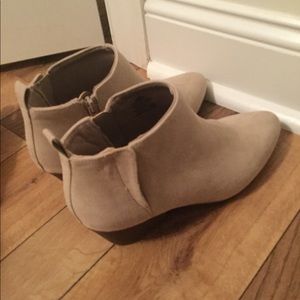 OLD NAVY ankle boots color gray/ white